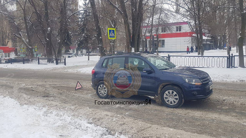 В Саратове на переходе сбили женщину