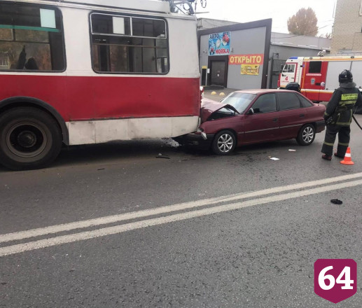 Автоледи на «Опеле» протаранила троллейбус на Астраханской