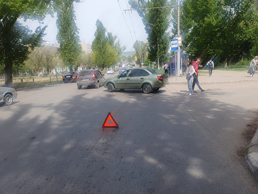 В Саратове девушка на «Гранте» сбила пешехода