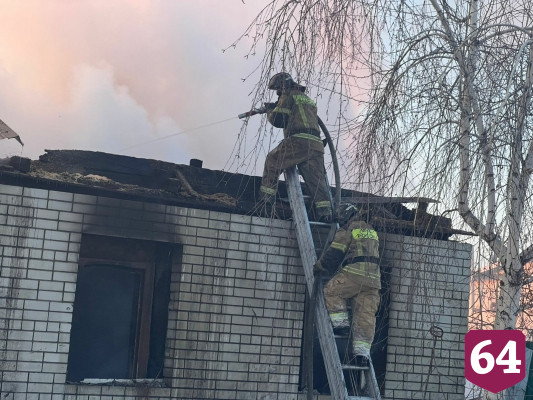 На пожаре под Саратовом сгорела женщина