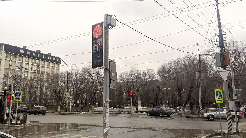 В Энгельсе отрегулировали светофор и избавились от пробок