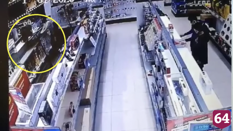 Кража портативной колонки из «М.Видео» попала на камеру