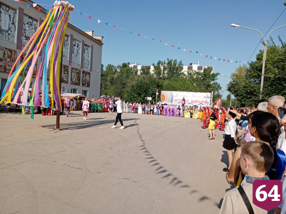 В Энгельсе провели парад национальностей 