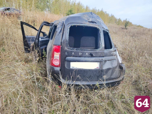 На окраине Саратова «Ларгус» слетел в кювет 