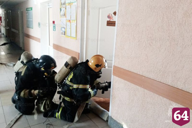 Пожарные эвакуировали стариков из интерната под Саратовом