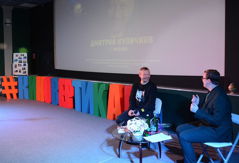 Популярный актер из Саратова во время спектакля сломал ребра