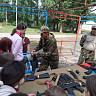 В саратовском лагере дети изучили устройство автомата и написали бойцам СВО