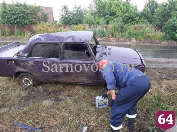 На мокрой дороге перевернулись «Жигули» с 3-летним ребенком в салоне