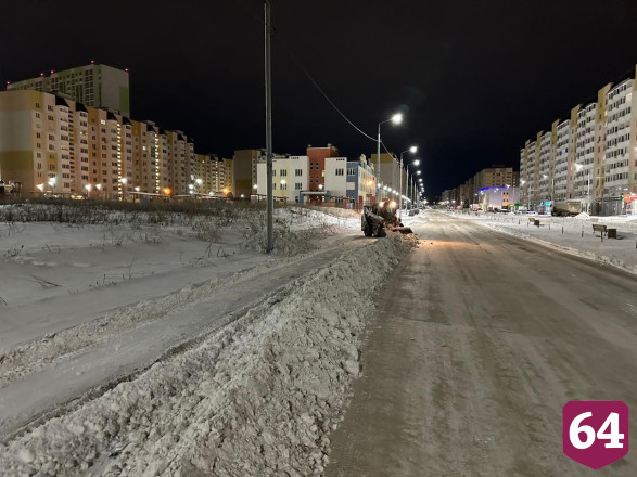 Снег в Саратове ночью убирали 225 единиц техники