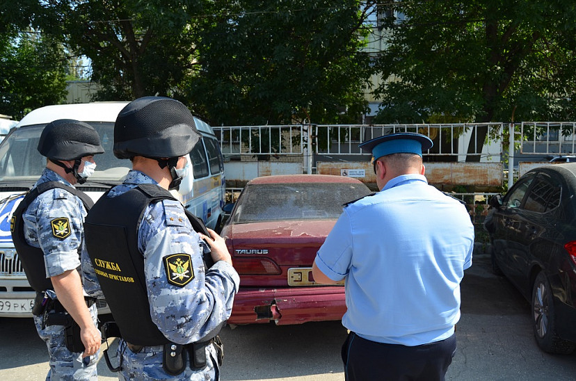 Саратовец за долг перед автостоянкой может лишиться иномарки  