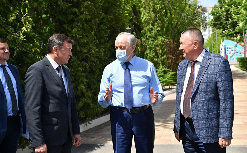 Губернатор поблагодарил коллектив Энгельсского дома-интерната за труд
