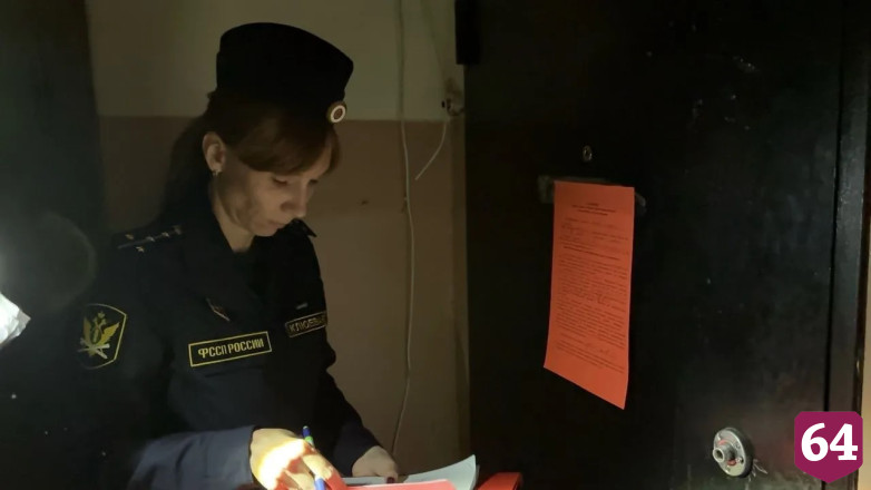 Приставы арестовали имущество саратовцев со стотысячными долгами за тепло 