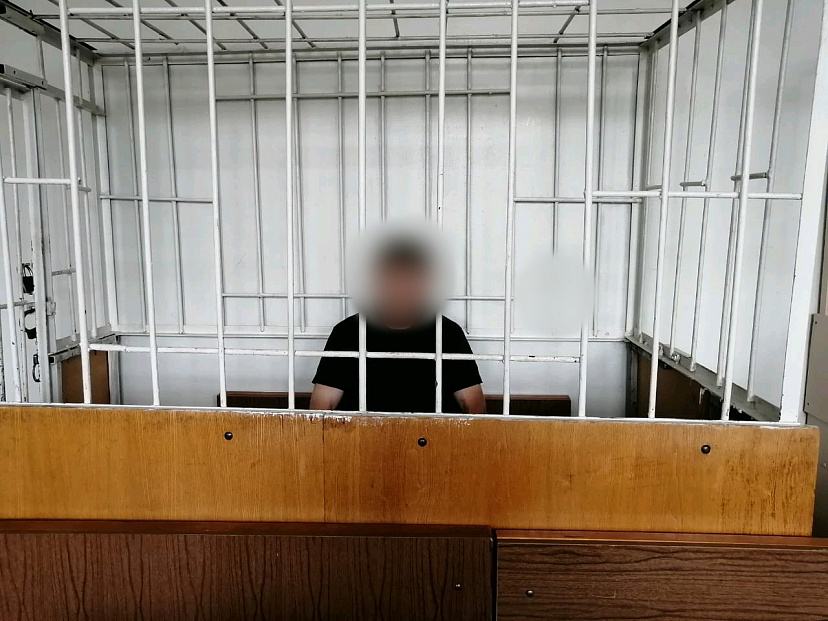 Под Саратовом таксист завез 17-летнюю девушку в лес и надругался