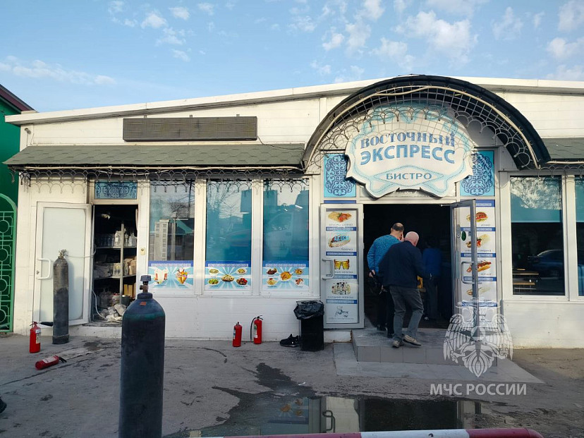 В Энгельсе из-за масла во фритюре сгорело кафе 