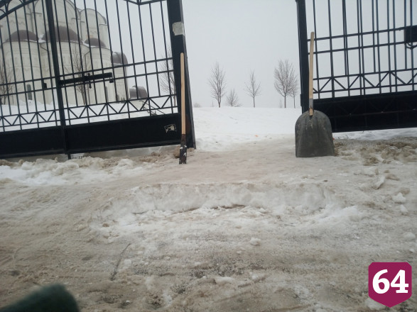 Житель Саратова чистит улицы от снега «из любви к городу»