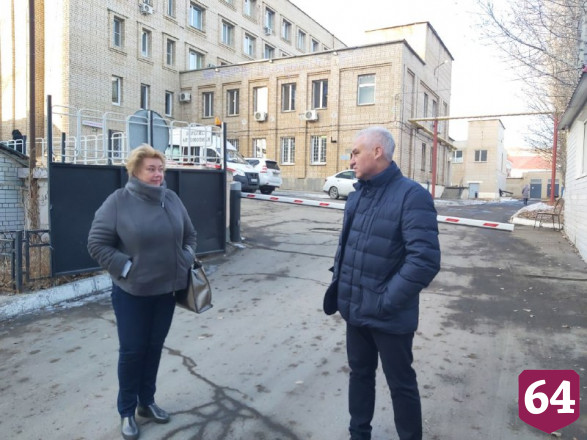 Саратовский депутат стал водителем врача ковидного госпиталя