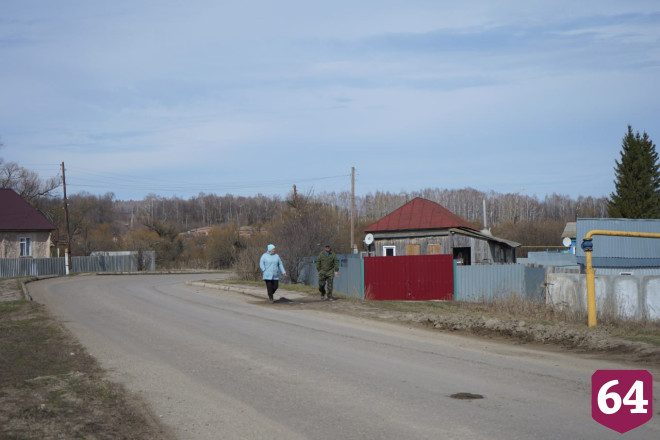 В Саратовской области вместе с дорогами восстанавливают тротуары 