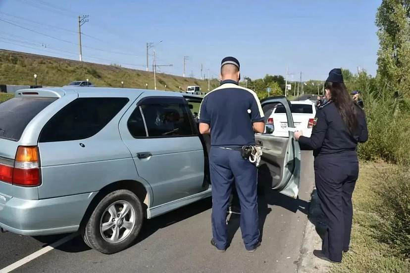 В Саратовской области арестовали пять машин должников 