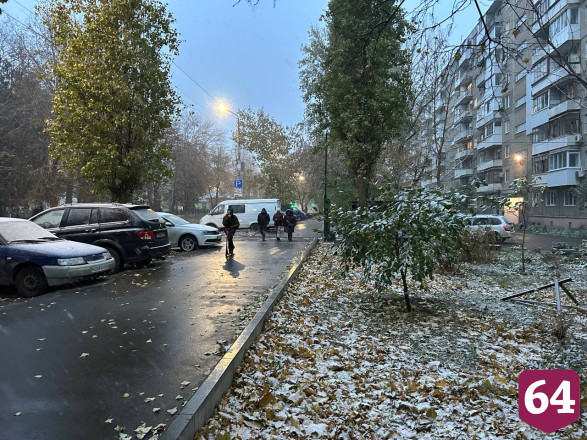 В Саратове с первым снегом возникли проблемы с движением