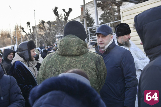 Саратовский губернатор проверил экипировку мобилизованных 