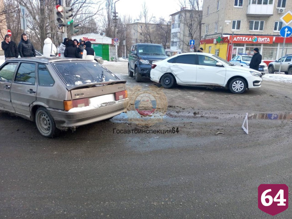 В массовом ДТП пострадала пассажирка «Весты»