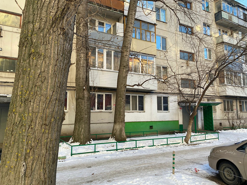 В Саратове у многоэтажки нашли труп 81-летней женщины