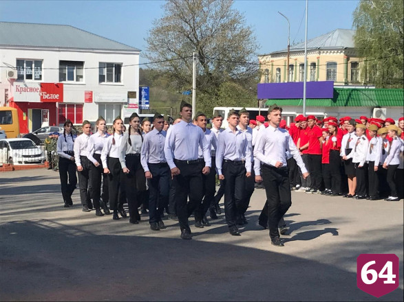 Юные саратовцы блеснули маршем под песню «День Победы»