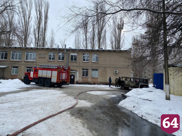 В гараже диспансера под Саратовом сгорел УАЗ
