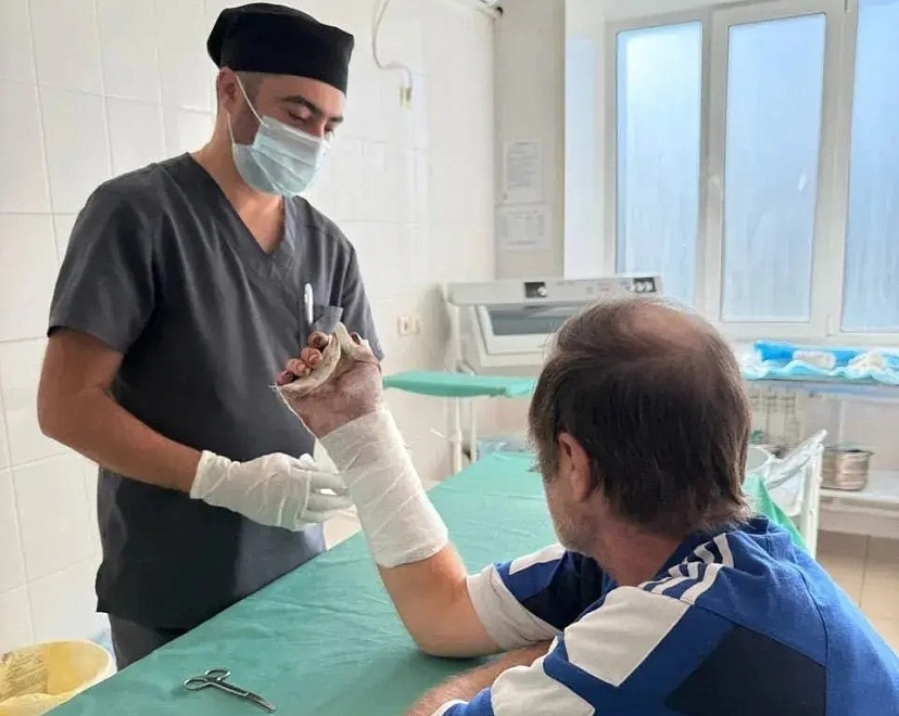 В Саратове хирурги спасли молодого мужчину от ампутации кисти 