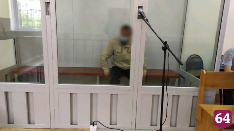 Насильник изрезал пенсионерку ножом и душил проводом от торшера ради денег