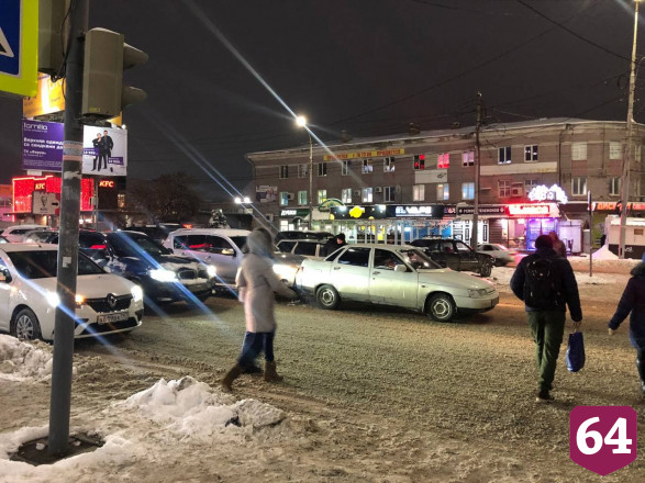 Дорожная авария усугубила пробки у Сенного рынка 