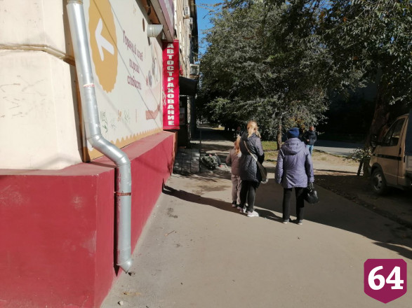 На улице Саратова умер мужчина с забинтованной головой