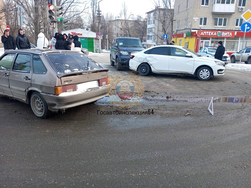 В массовом ДТП пострадала пассажирка «Весты»