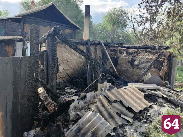 На пожаре в частном доме под Саратовом пострадал мужчина