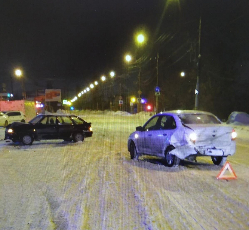 Водитель «Гранты» попал в больницу после ДТП под Саратовом