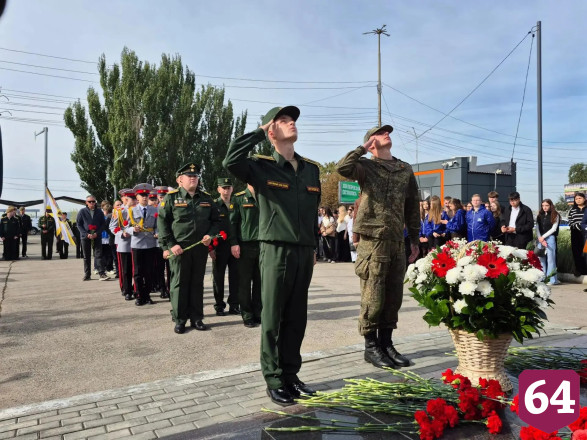 В Саратове День воссоединения новых территорий с Россией отметили бронепробегом 
