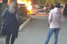 Полыхавшая на улице Саратова машина собрала толпу зевак