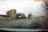Появилось видео столкновения иномарки со столбом у ТЦ в Саратове