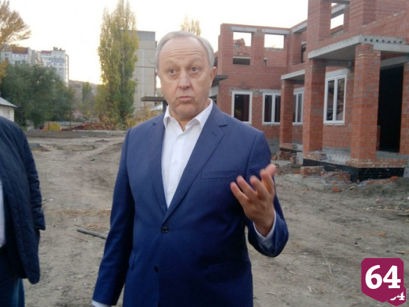 Строителей детского сада в Саратове раскритиковали за пассивную работу 