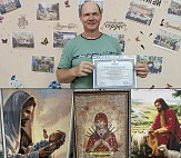 Саратовец создал православные сюжеты из страз и прославился на международном конкурсе