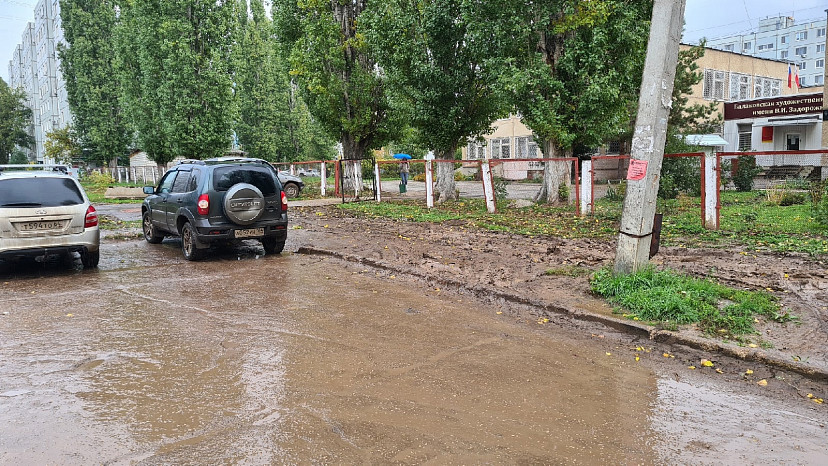 Под Саратовом дети ходят в художественную школу по грязному месиву