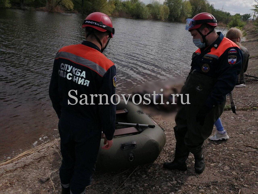 Спасатели достали из Волги тело погибшего мужчины