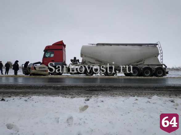 В аварии с цементовозом под Саратовом разбились 3 граждан Чечни