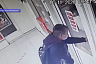 Кража телефона из салона связи попала на камеры