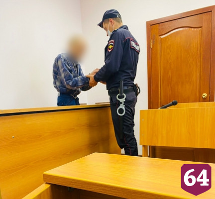 Приезжий из Брянска обворовал спящих саратовцев и бросился в бега
