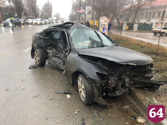 В Энгельсе два ребенка и женщина пострадали в массовом ДТП