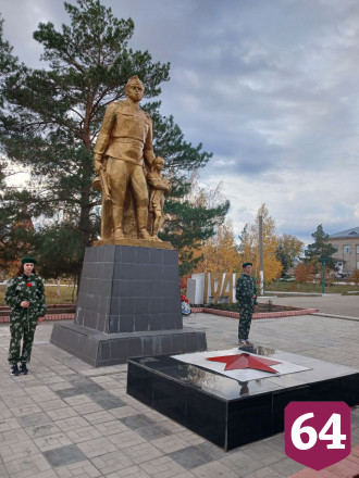 Жители саратовского поселка юбилей района посвятили участникам СВО
