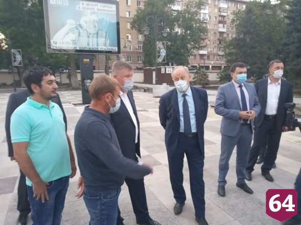 Валерий Радаев потребовал не затягивать с ремонтом площади Кирова