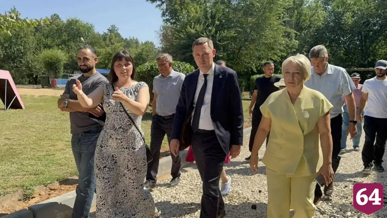 В поселке под Энгельсом благоустраивают дворы
