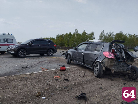Пять человек пострадали в массовом ДТП с рейсовым автобусом под Саратовом